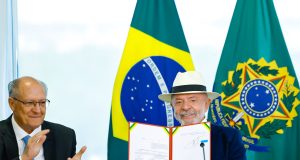 residente da República, Luiz Inácio Lula da Silva, durante assinatura do decreto de promulgação do Acordo de Comércio entre União Europeia e Mercosul, no Palácio do Planalto. Brasília - DF.