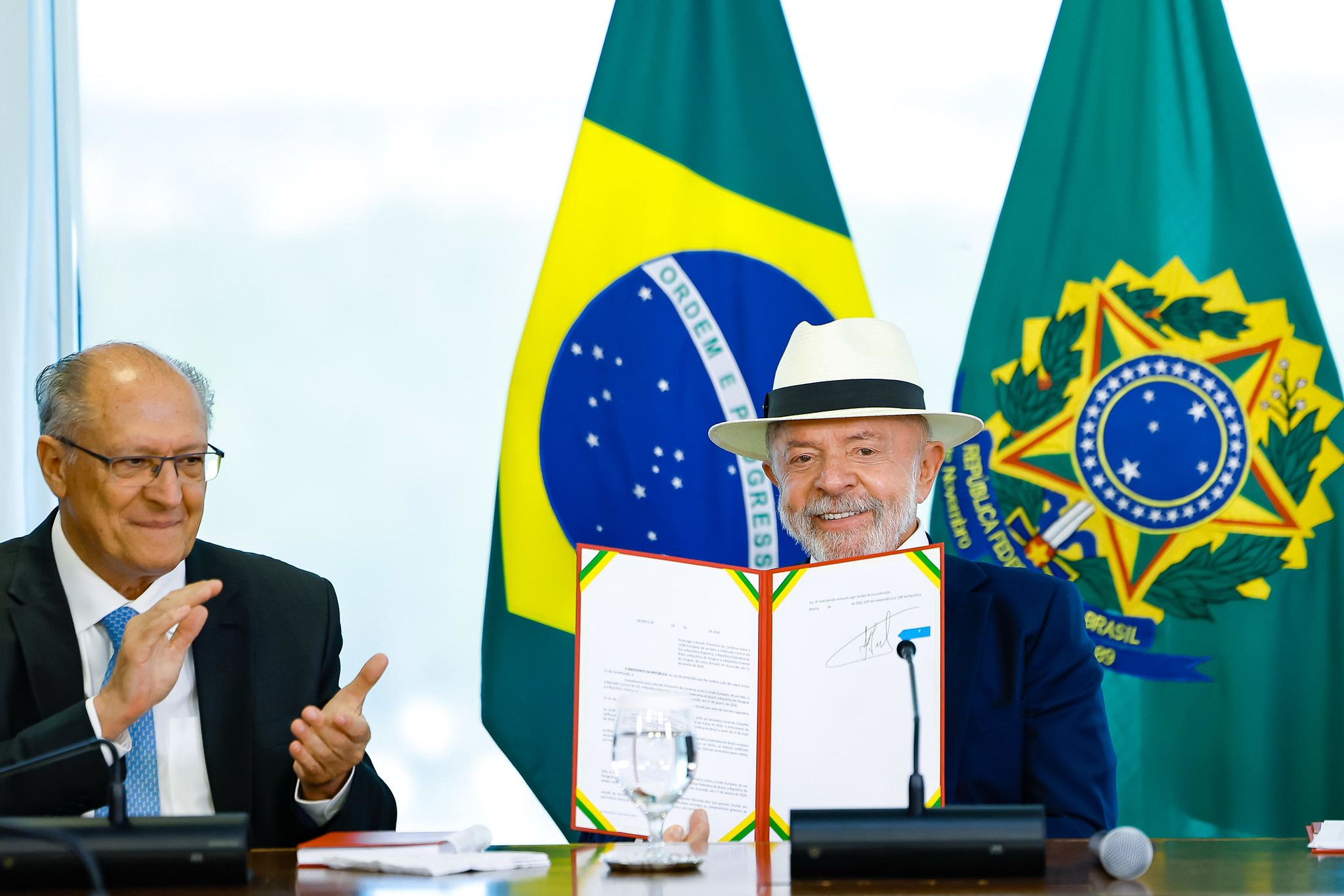 residente da República, Luiz Inácio Lula da Silva, durante assinatura do decreto de promulgação do Acordo de Comércio entre União Europeia e Mercosul, no Palácio do Planalto. Brasília - DF.