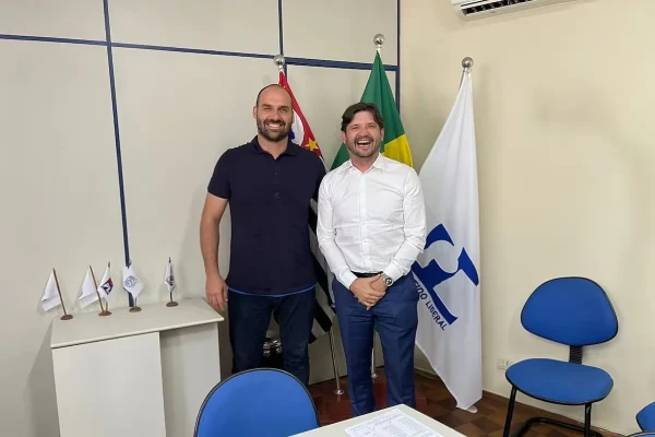 Foragido, Eduardo Bolsonaro pode virar suplente do PL na disputa pelo Senado em SP