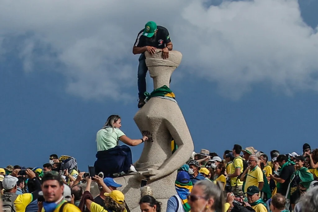 Bolsonaristas em Brasília no 8 de janeiro de 2023