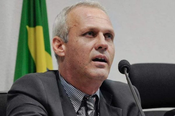 Secretário do Ministério do Trabalho é demitido após vazamento da "lista suja"