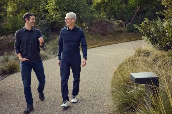Apple anuncia saída de Tim Cook e confirma nome do novo CEO