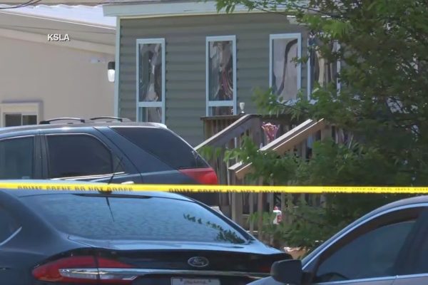 Ataque a tiros deixa oito crianças mortas nos EUA e suspeito morre após perseguição