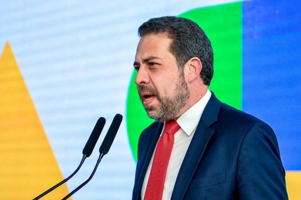 Boulos diz ver “aliança entre bolsonarismo e chantagem política” contra Messias