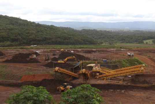 Escavadeiras em Brumadinho