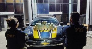 Dois agentes da PRF com montante em dinheiro vivo de R$ 750 mil