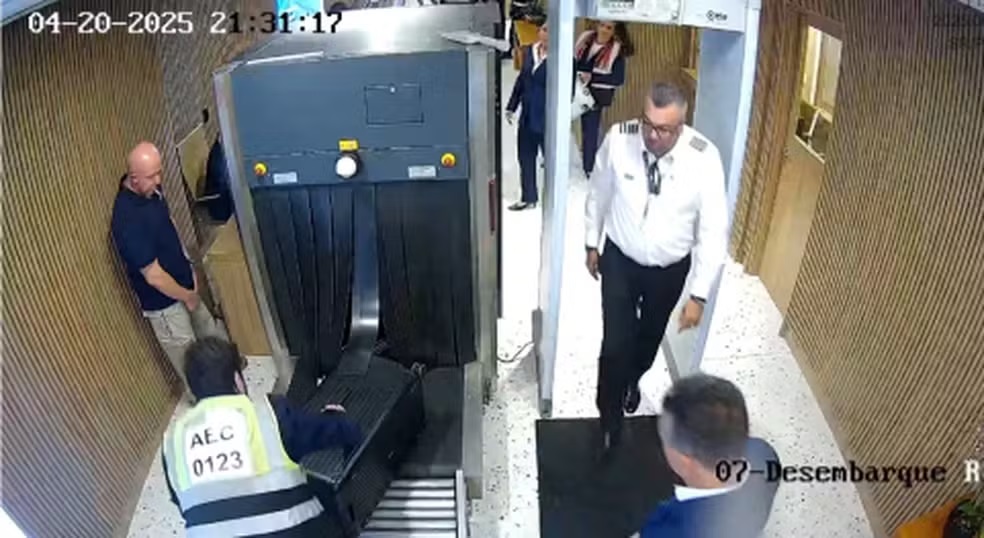 Imagens do desembarque do piloto José Jorge de Oliveira Junior no aeroporto São Paulo Catarina Aeroporto Executivo Internacional