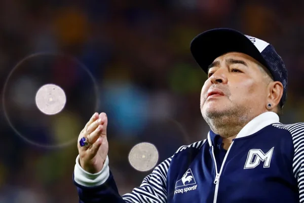 Família de Maradona foi manipulada pelos médicos durante tratamento, acusa filha