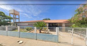 Colégio Estadual Artur Oliveira, em Juazeiro, na Bahia, em dia de sol