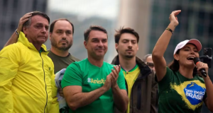 Jair, Carlos, Flávio, Jair Renan e Michelle Bolsonaro. Foto: Reprodução