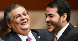 O atual ministro Flávio Dino, e o advogado geral da União, Jorge Messias, em foto de 2023.