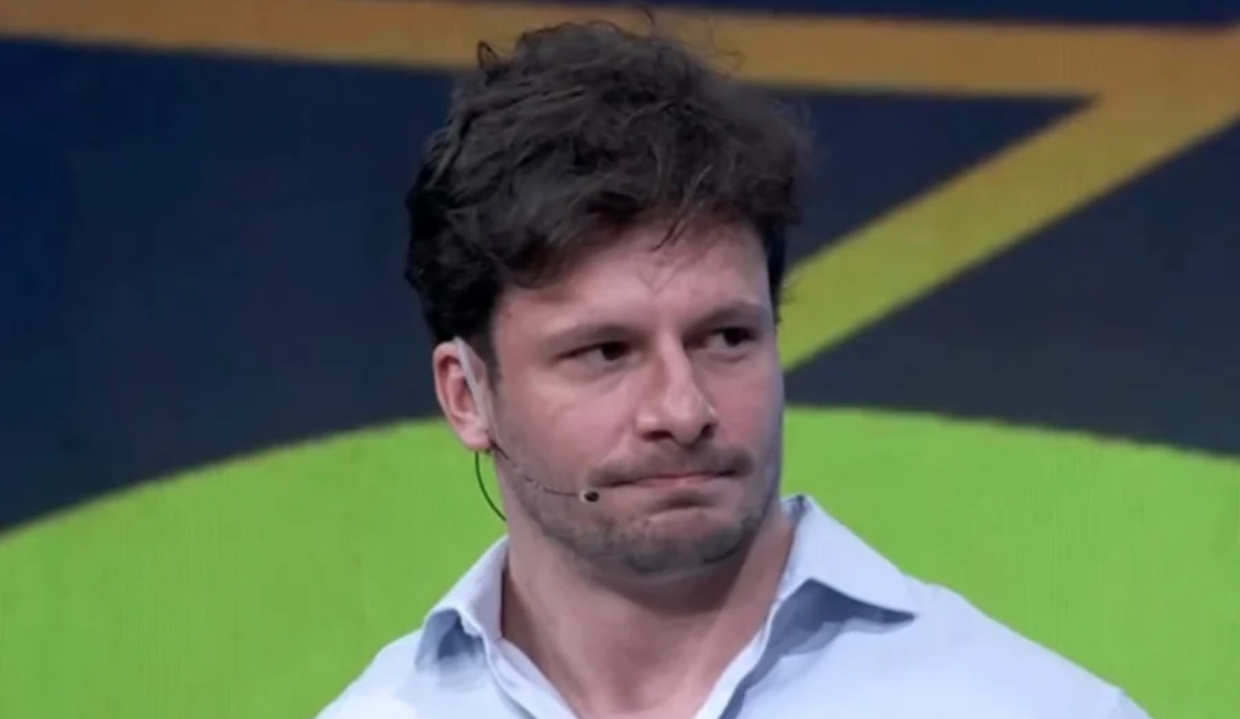 O empresário Luís Roquete sério