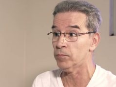 ex-senador Luiz Estevão de óculos de grau e camiseta branca, com expressão de espanto, sem olhar para a câmera