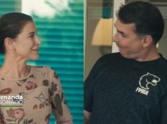 Fernanda Bolsonaro e Flávio Bolsonaro se olhando e rindo