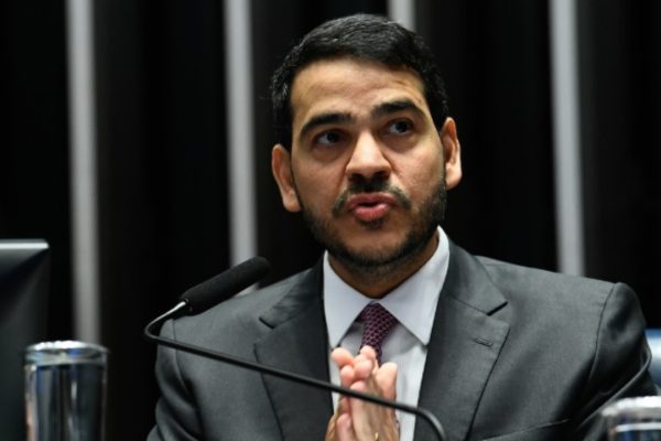 Ministro de Lula deixa cargo para reforçar ofensiva no Senado por Messias no STF