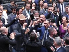 Oposição comemorando aprovação do chamado PL da Dosimetria em dezembro de 2025 - Bruno Spada/Agência Câmara