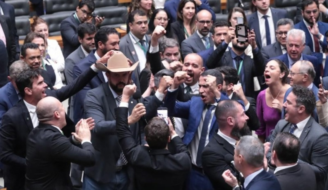 Oposição comemorando aprovação do chamado PL da Dosimetria em dezembro de 2025 - Bruno Spada/Agência Câmara