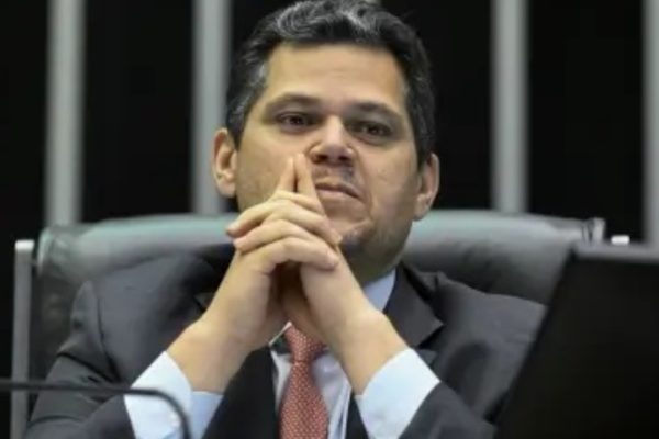 Alcolumbre escancara sabotagem e quer deixar vaga no STF para próximo presidente