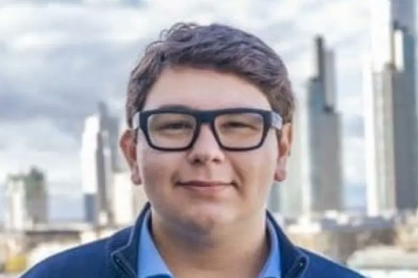 Milei nomeia influenciador de 23 anos chefe de estatal nuclear argentina