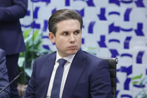 O projeto que uniu petistas e bolsonaristas na Câmara