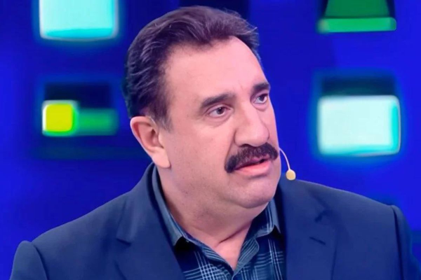 ÁUDIO - Ratinho ameaça jornalista de rádio concorrente: "Quebro suas pernas"