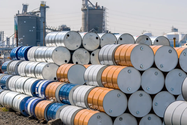 Preço do petróleo dispara e se aproxima dos US$ 110 no dia do ultimato de Trump ao Irã