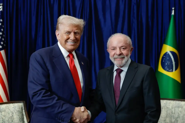 “Trump não tem o direito de acordar de manhã e ameaçar um país”, diz Lula