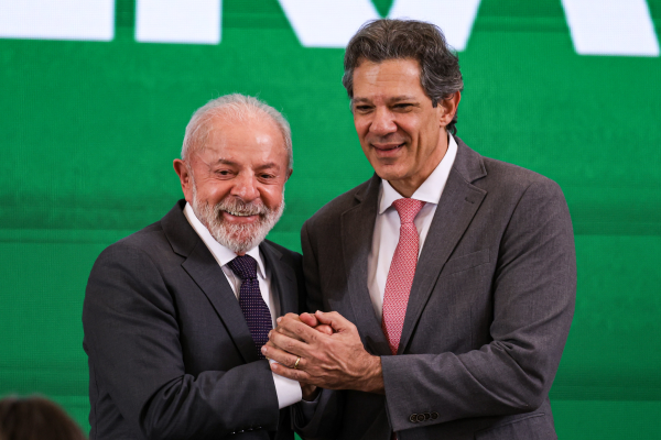 Sem Lula, Haddad também vence Flávio e lidera 1° turno, diz pesquisa Atlas