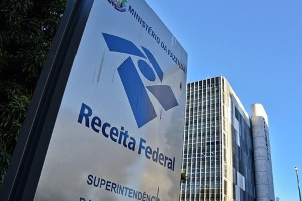 Receita Federal inicia cobrança a contribuintes classificados como "devedores contumazes"