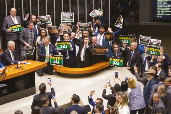 Senado vota PL da Dosimetria e deve impor nova derrota a Lula para tirar golpistas da cadeia