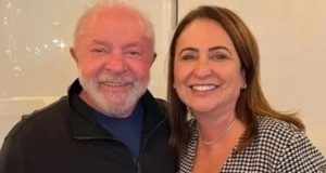 Lula e Kátia Abreu sorrindo lado a lado