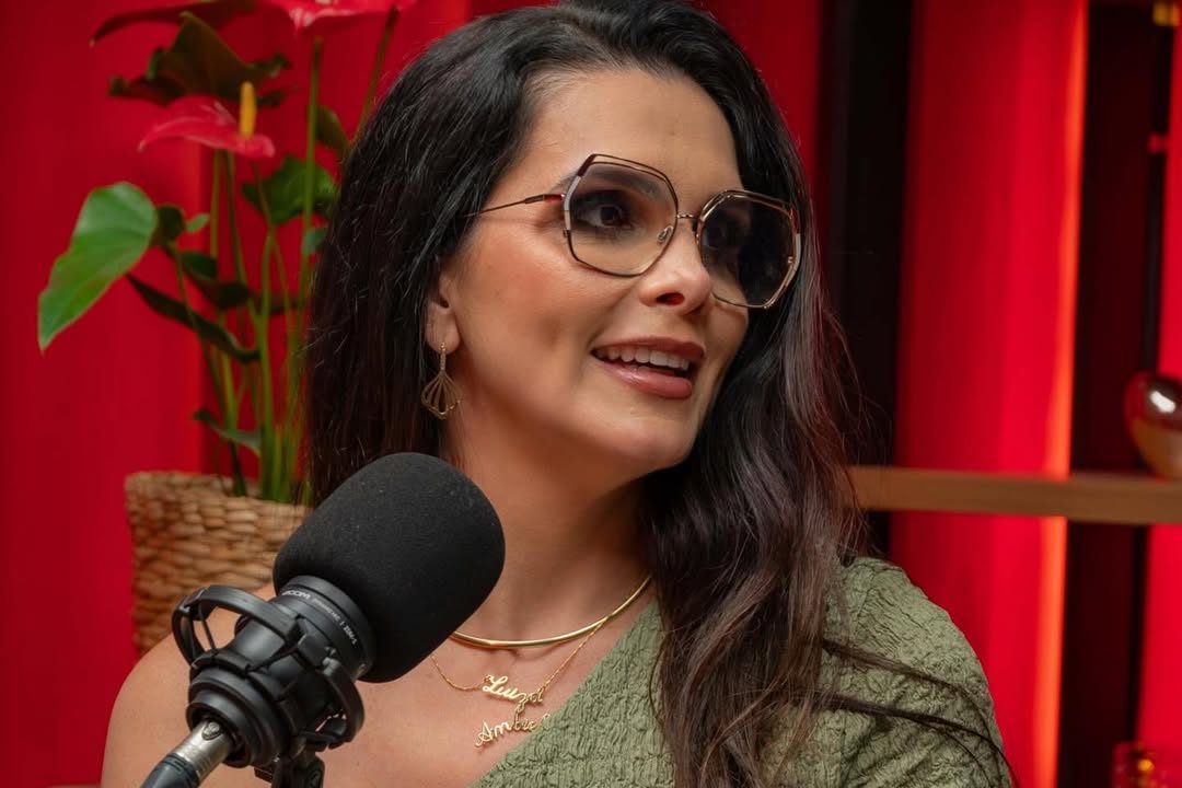 A musa e atriz pornô Luiza Ambiel.