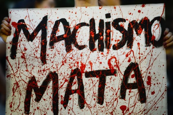 O macho fraco dá lucro. Por Moisés Mendes