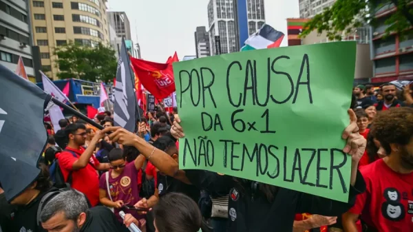 Oposição consegue adiar votação sobre fim da escala 6x1