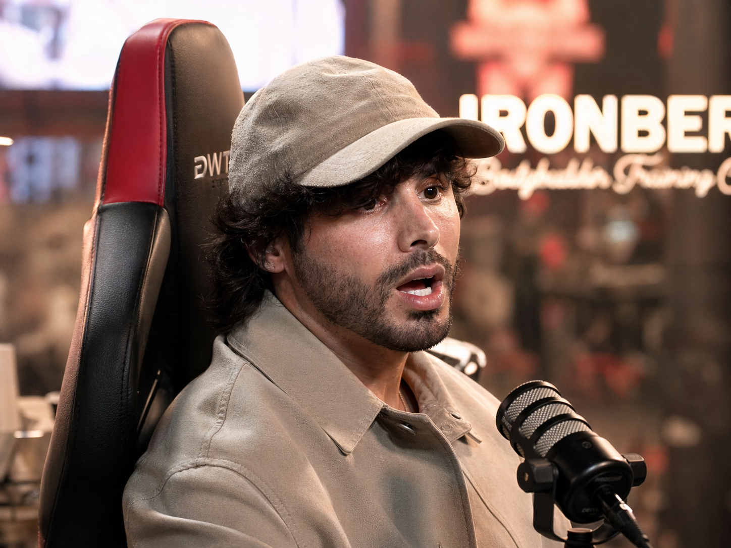 O maquiador de Michelle rasgou o verbo sobre o que pensam de Flávio Bolsonaro