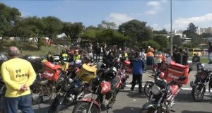 Imagens da greve dos entregadores realizada hoje, ao mesmo tempo, motoristas de aplicativo também realizavam greve.