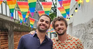 Renan Quinalha relatou sobre episódio de homofobia em aeroporto de Florianópolis