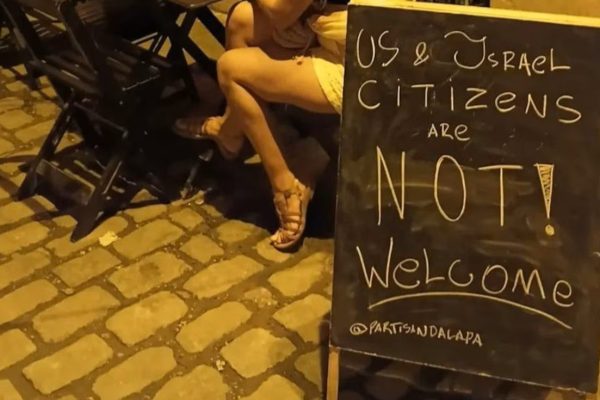 Vão tomar absinto do diabo no bar do tio do Badanha. Por Moisés Mendes