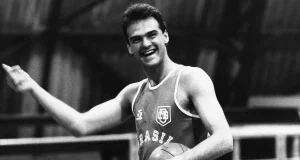 A prefeitura de Santana de Parnaíba revelou a causa de morte e como foi o atendimento de Oscar Schmidt, que morreu nesta sexta-feira (17)