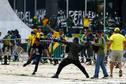 Golpistas de 8/1 depredam Brasília por não aceitar resultado das eleições 2022