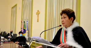 A desembargadora Eva do Amaral tem carro do TJPA, que é garantido para os desembargadores