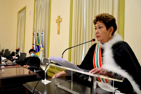 A desembargadora Eva do Amaral tem carro do TJPA, que é garantido para os desembargadores