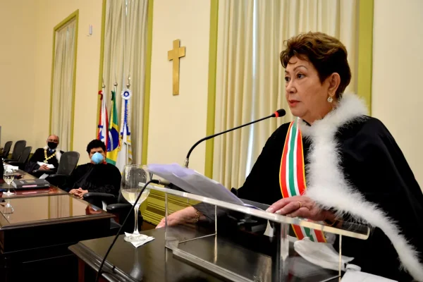 Quem é a magistrada que falou em “escravidão” após corte de penduricalhos