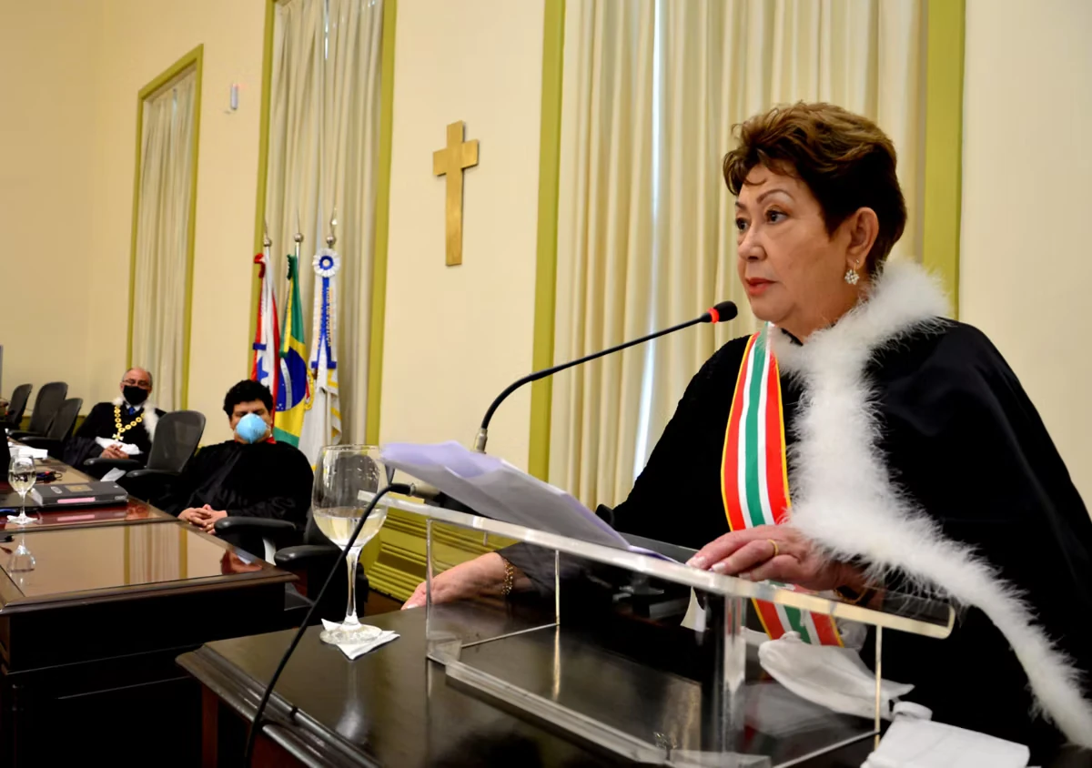 A desembargadora Eva do Amaral tem carro do TJPA, que é garantido para os desembargadores