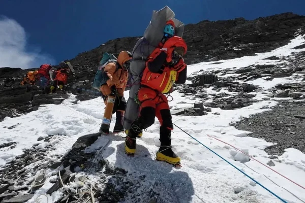 Polícia descobre esquema de fraude em resgates no Everest