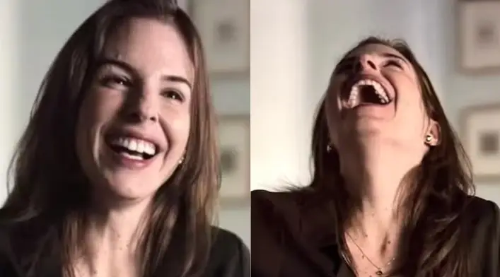 Suzane Von Richthofen, rindo, em documentário da Netflix.