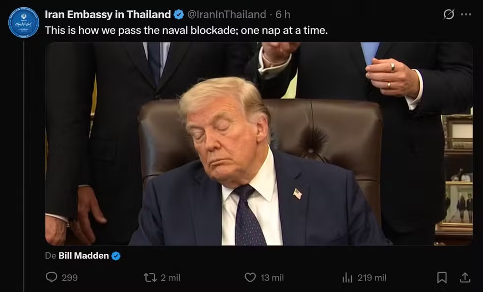 presidente dos Estados Unidos, Donald Trump, com os olhos fechados, print de tweet