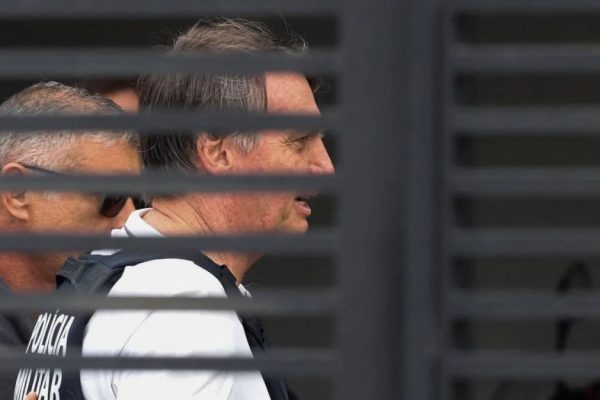 Defesa leva ao STF laudo que aponta necessidade de nova cirurgia em Bolsonaro