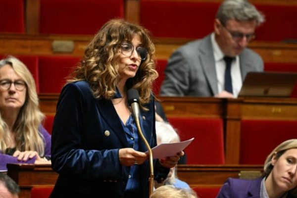 Projeto controverso contra antissemitismo pode contribuir para normalizar extrema direita na França