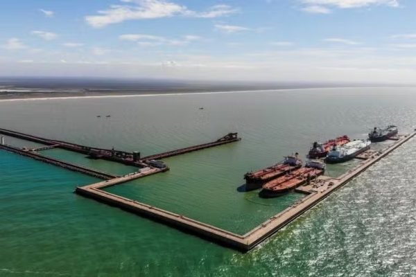 Venda de petróleo à China dobra e exportações do Brasil batem recorde